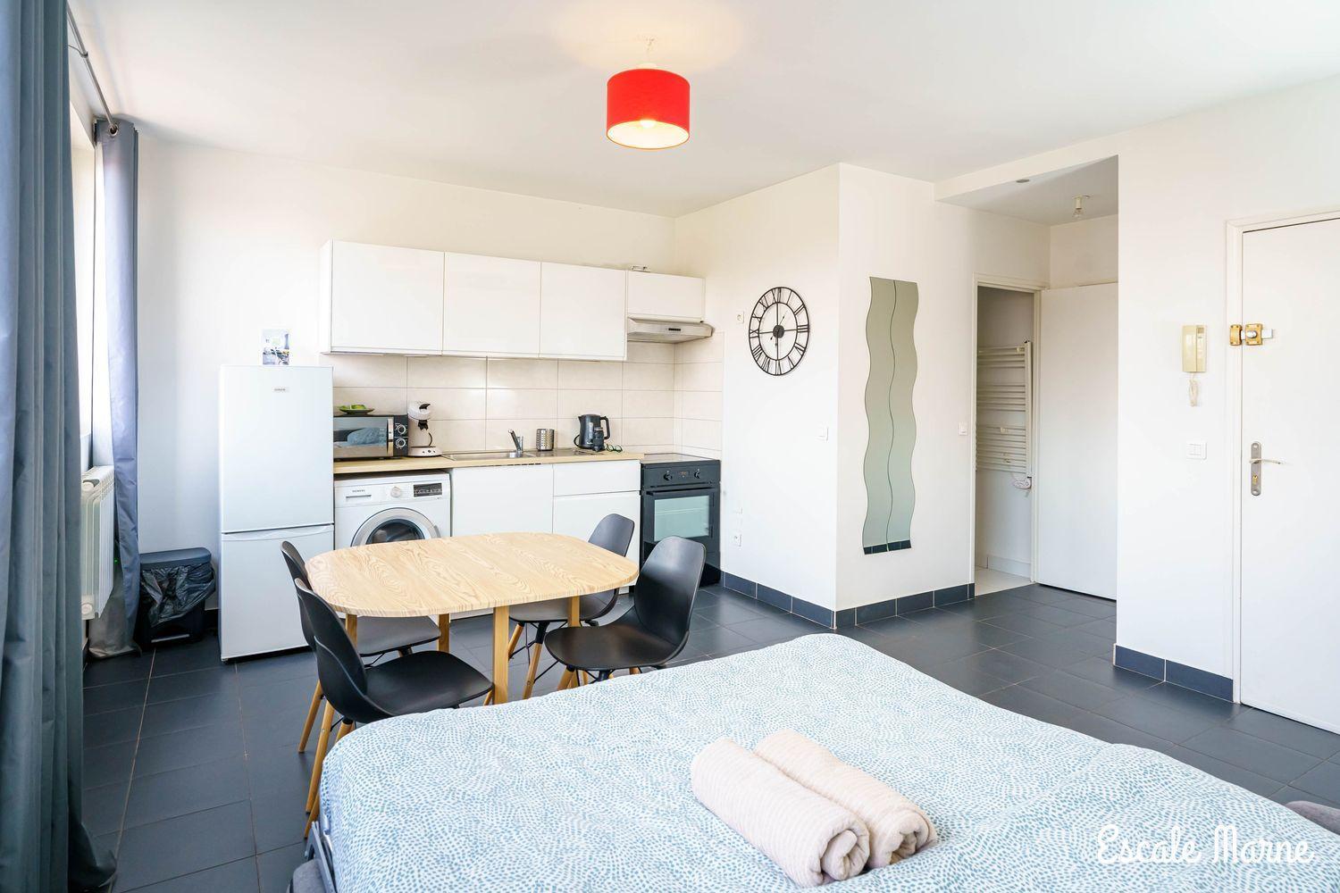 Escale-Marne Fr - 202 - Free Parking - Free Luggage Storage - All Equipped - Linen Included - Washing Machine - 10Mn Walk Metro 8 - Rer A - Panoramic View - From 1 To 14 Guests Maisons-Alfort Chambre photo