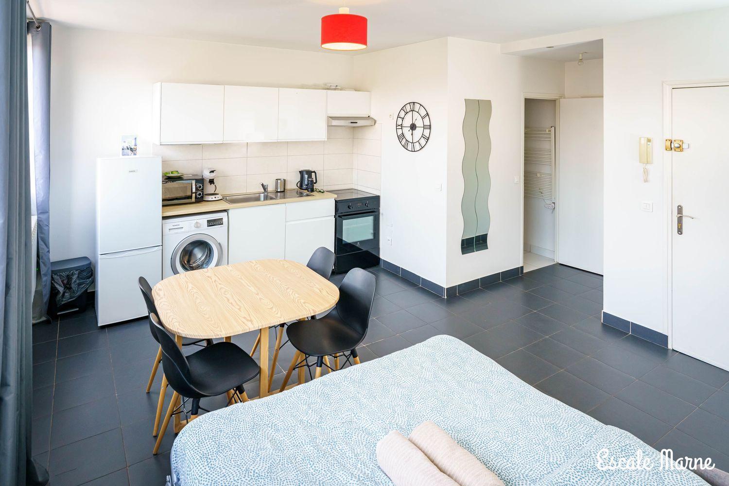 Escale-Marne Fr - 202 - Free Parking - Free Luggage Storage - All Equipped - Linen Included - Washing Machine - 10Mn Walk Metro 8 - Rer A - Panoramic View - From 1 To 14 Guests Maisons-Alfort Chambre photo